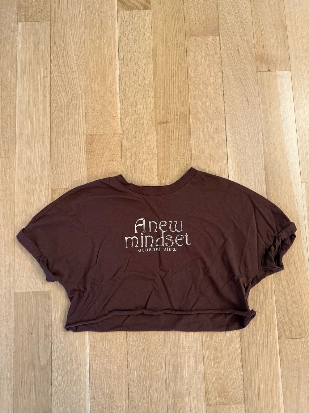 Pull&Bear Chocolate Brown Cropped Tee with 'Anew mindset' Print